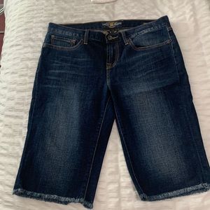 Lucky Brand Bermuda short. Blue. Size 8/29. Lightly worn (maybe twice)
